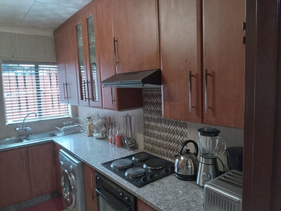 To Let 4 Bedroom Property for Rent in Hospital View Gauteng