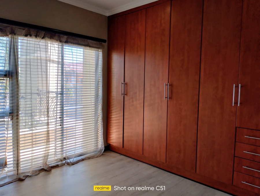 3 Bedroom Property for Sale in Kenleaf Gauteng