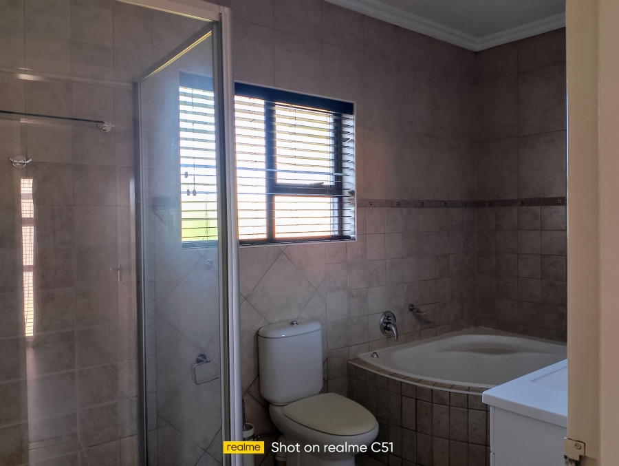 3 Bedroom Property for Sale in Kenleaf Gauteng