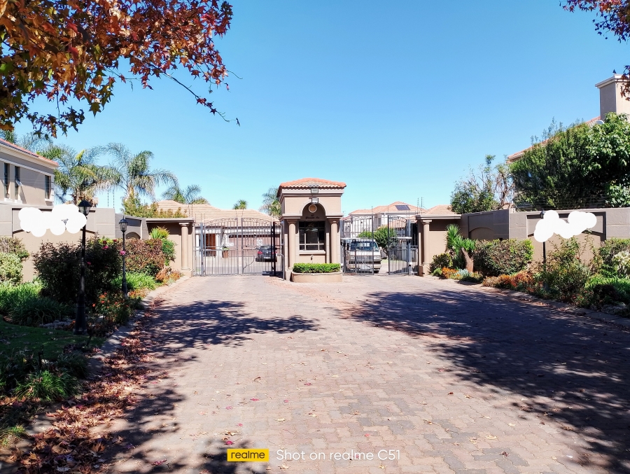 3 Bedroom Property for Sale in Kenleaf Gauteng