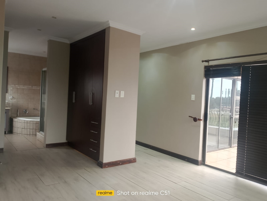 3 Bedroom Property for Sale in Kenleaf Gauteng