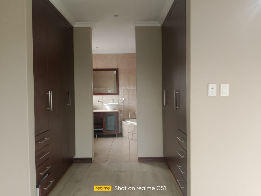 3 Bedroom Property for Sale in Kenleaf Gauteng