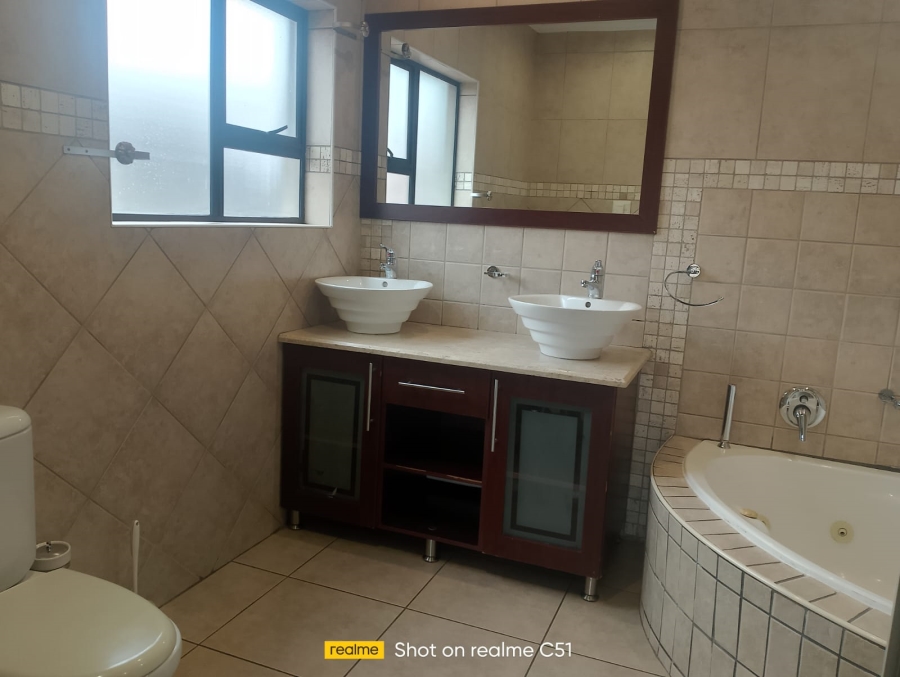 3 Bedroom Property for Sale in Kenleaf Gauteng