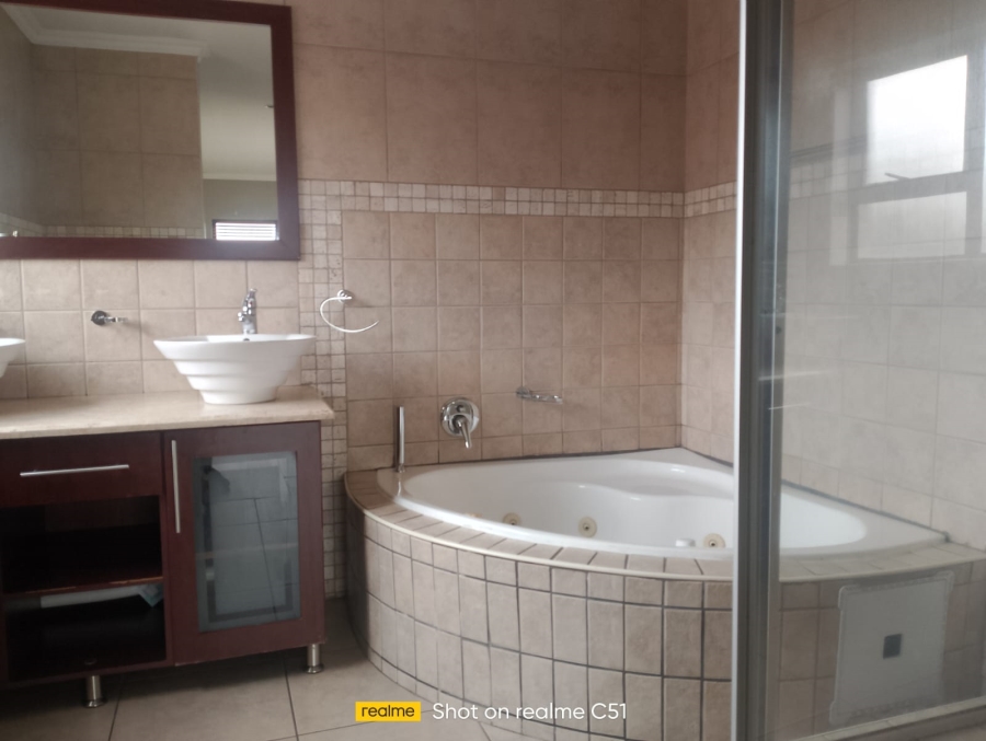 3 Bedroom Property for Sale in Kenleaf Gauteng