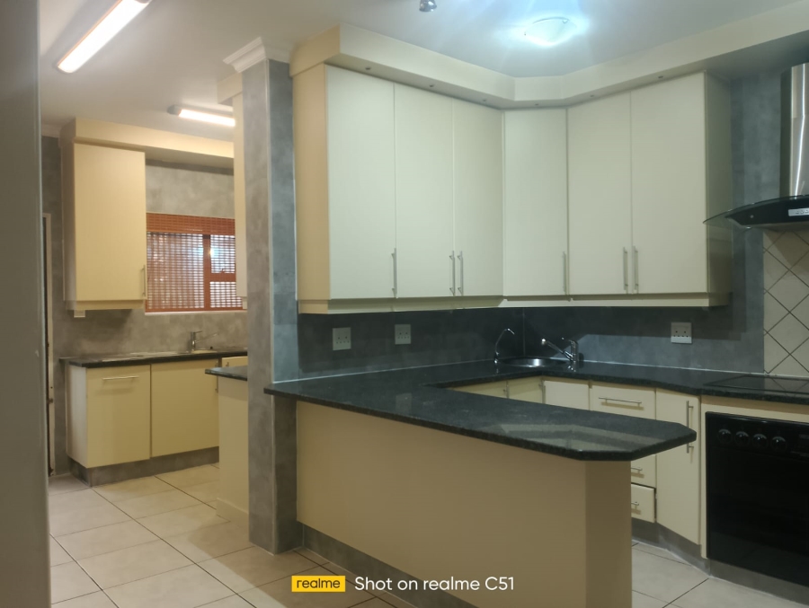 3 Bedroom Property for Sale in Kenleaf Gauteng