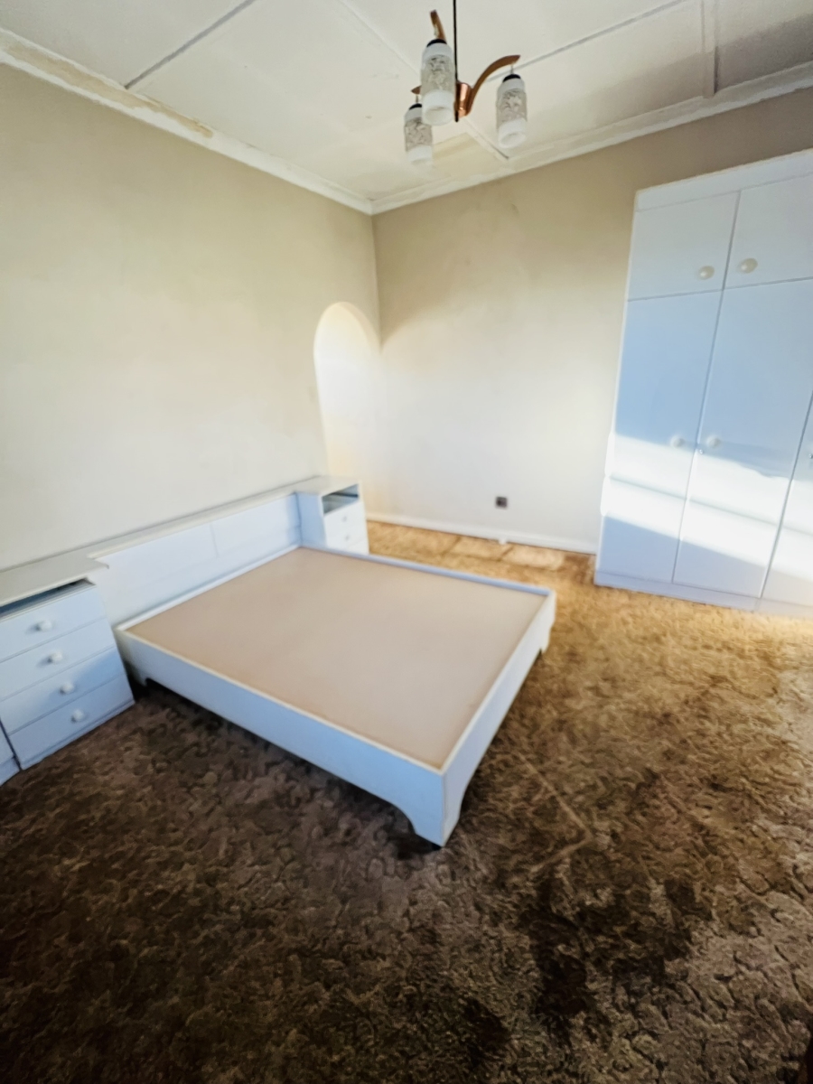 4 Bedroom Property for Sale in Cyrildene Gauteng