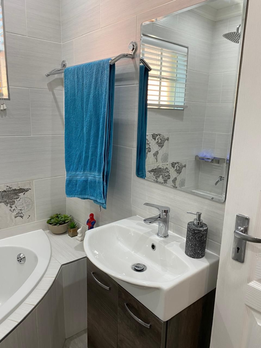 3 Bedroom Property for Sale in Halfway Gardens Gauteng