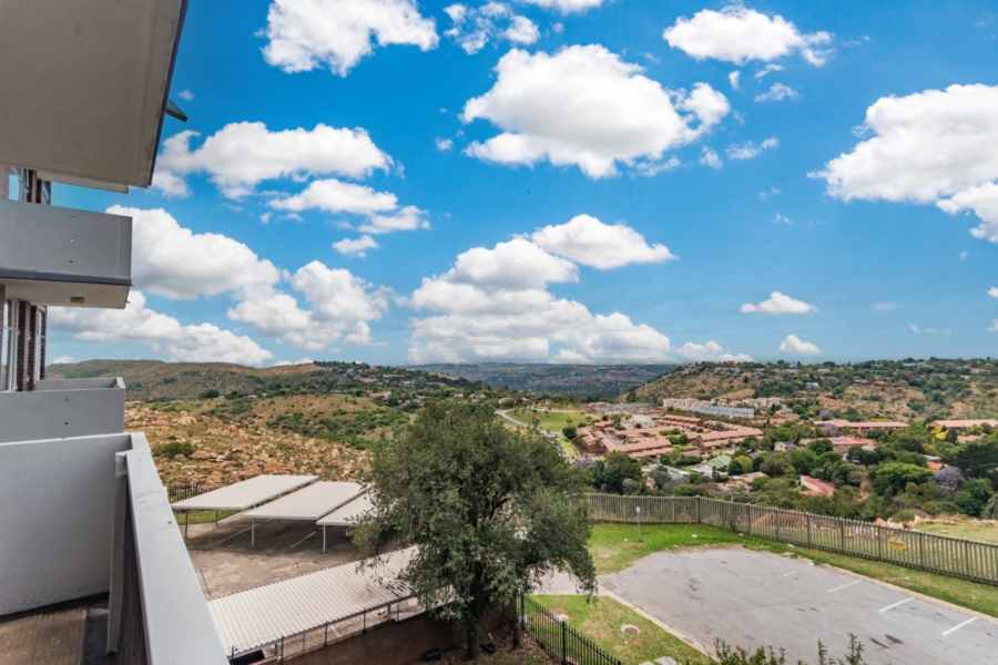 To Let 2 Bedroom Property for Rent in Honeyhills Gauteng