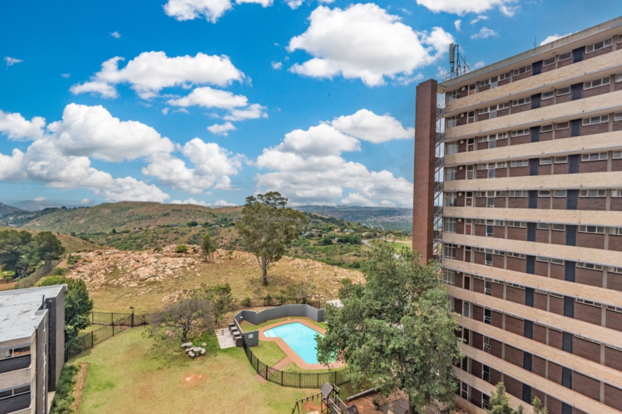 To Let 2 Bedroom Property for Rent in Honeyhills Gauteng