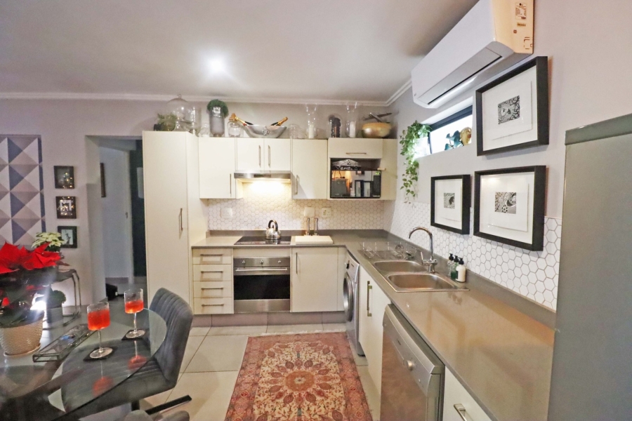 To Let 2 Bedroom Property for Rent in Bryanston Gauteng