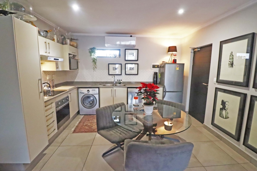 To Let 2 Bedroom Property for Rent in Bryanston Gauteng