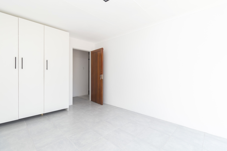 To Let 2 Bedroom Property for Rent in Hurlingham Manor Gauteng