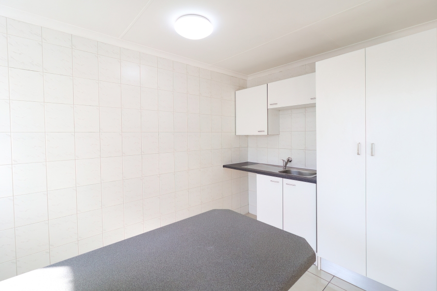 To Let 1 Bedroom Property for Rent in Sandown Gauteng