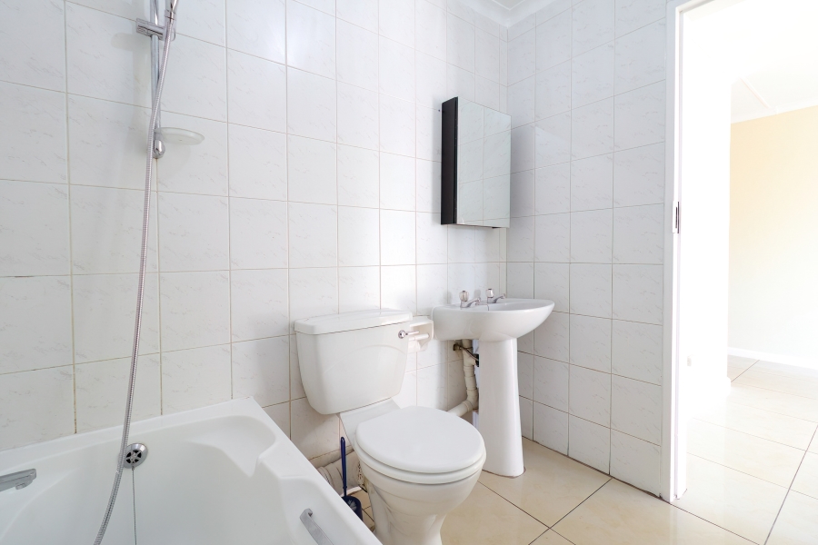 To Let 1 Bedroom Property for Rent in Sandown Gauteng