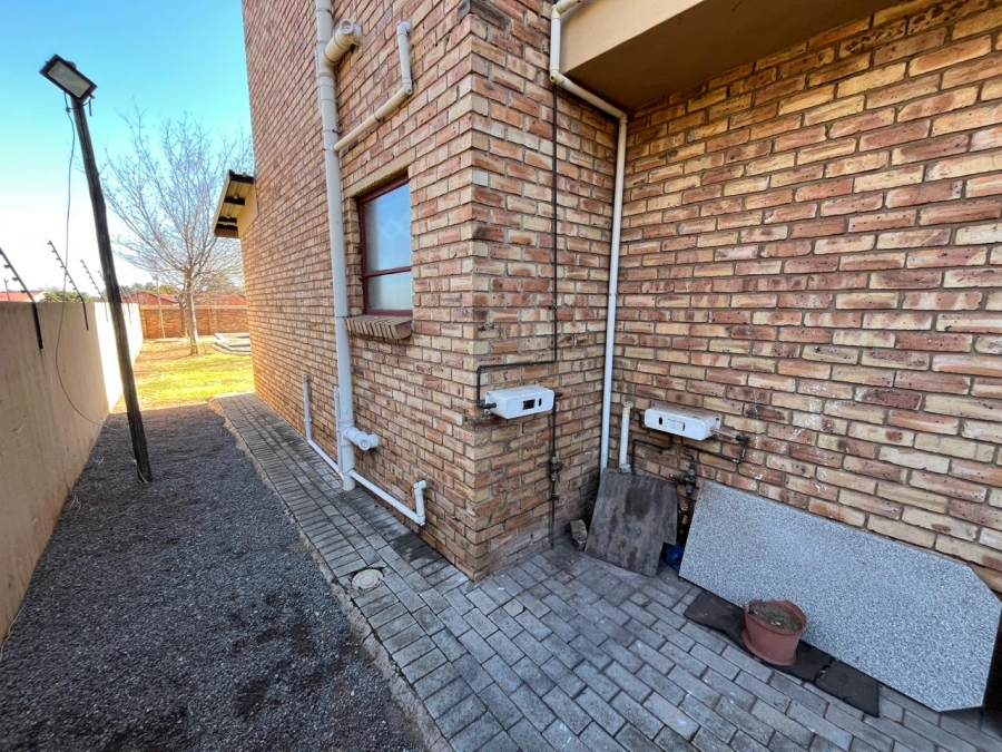 3 Bedroom Property for Sale in Zuurfontein Gauteng