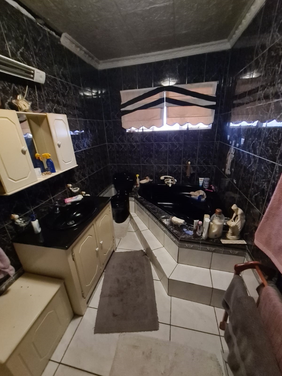 6 Bedroom Property for Sale in Vanderbijlpark SE 2 Gauteng