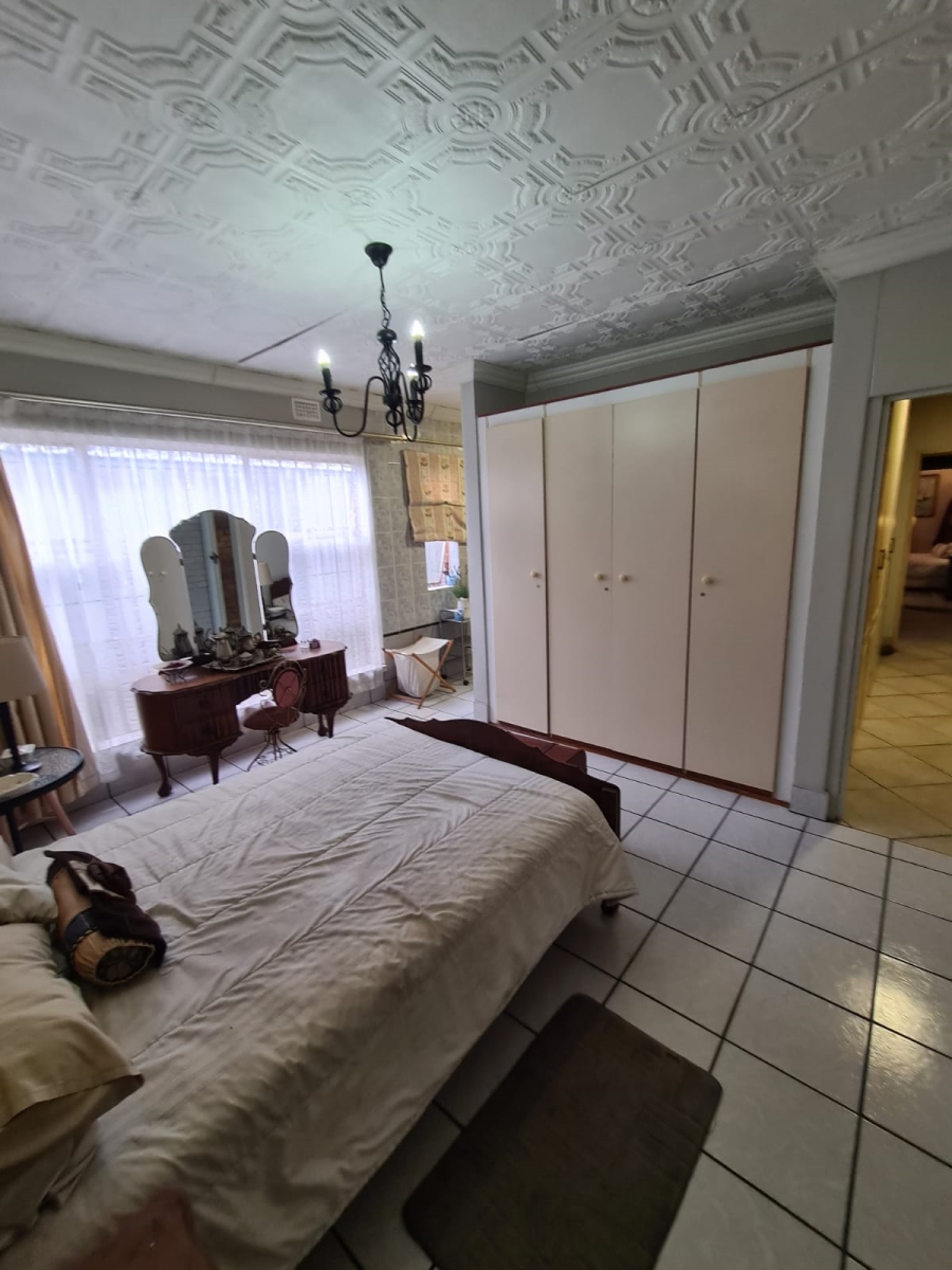 6 Bedroom Property for Sale in Vanderbijlpark SE 2 Gauteng