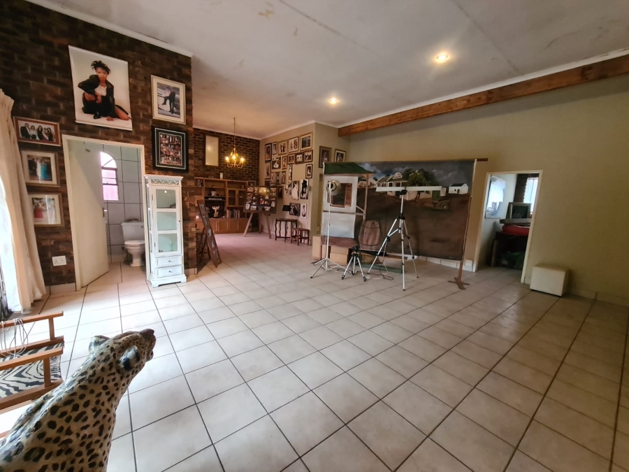 6 Bedroom Property for Sale in Vanderbijlpark SE 2 Gauteng