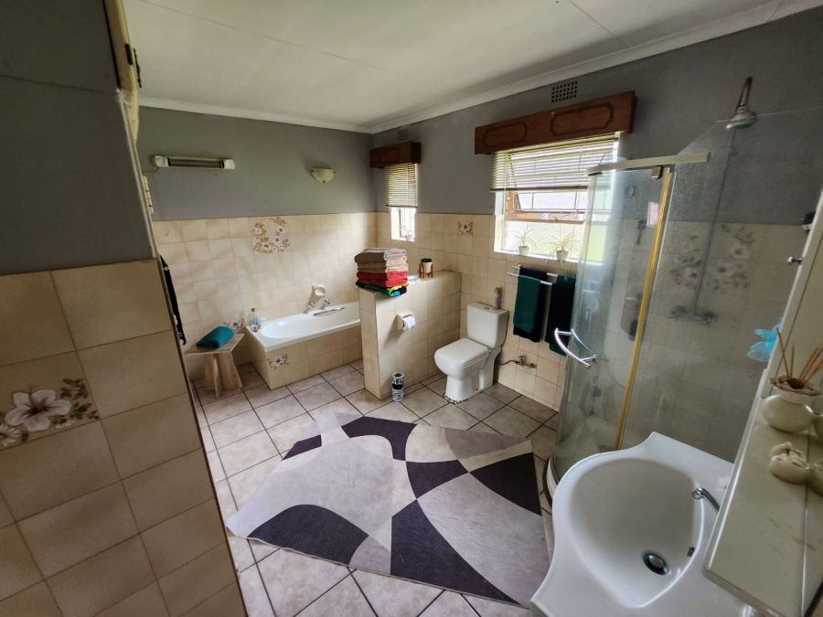 5 Bedroom Property for Sale in Vanderbijlpark Sw 2 Gauteng
