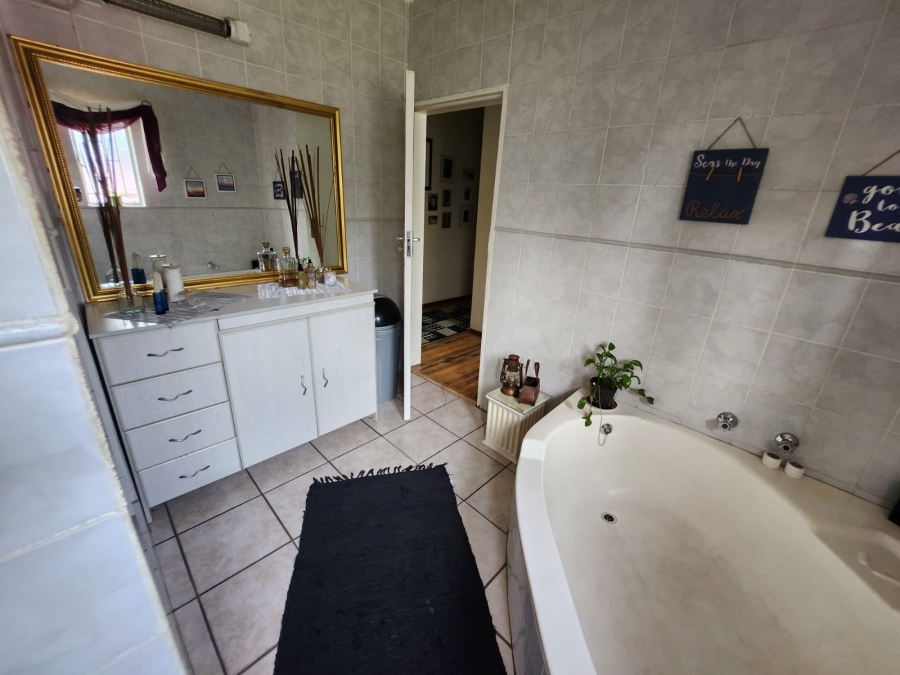 5 Bedroom Property for Sale in Vanderbijlpark Sw 2 Gauteng