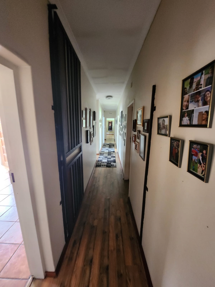 5 Bedroom Property for Sale in Vanderbijlpark Sw 2 Gauteng