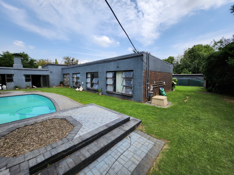 5 Bedroom Property for Sale in Vanderbijlpark Sw 2 Gauteng