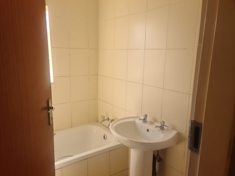 6 Bedroom Property for Sale in Eersterust Gauteng