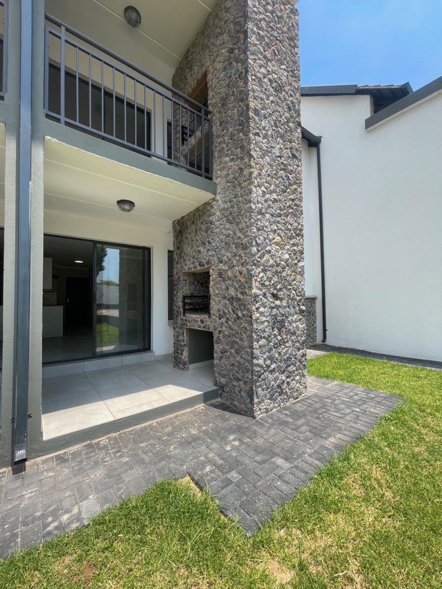 To Let 2 Bedroom Property for Rent in Glen Marais Gauteng