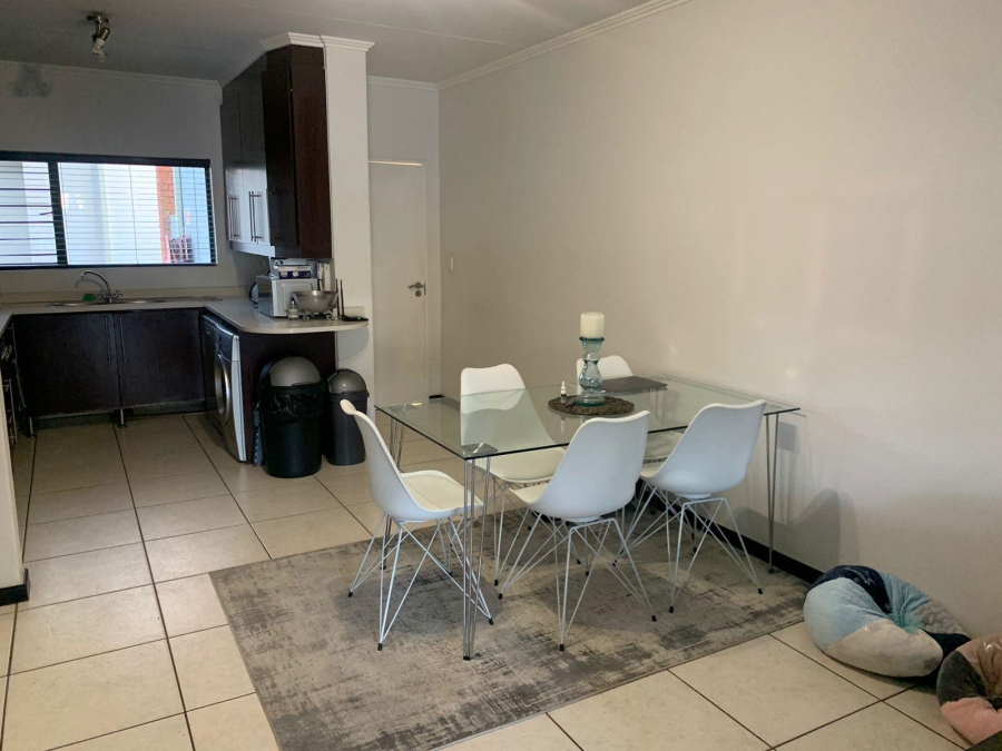 To Let 2 Bedroom Property for Rent in Greenstone Hill Gauteng