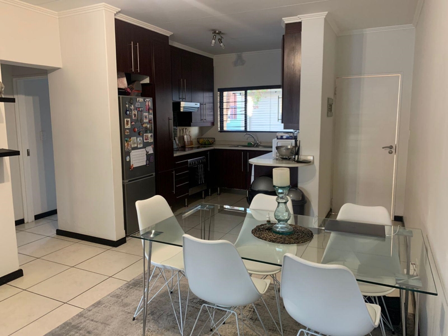 To Let 2 Bedroom Property for Rent in Greenstone Hill Gauteng