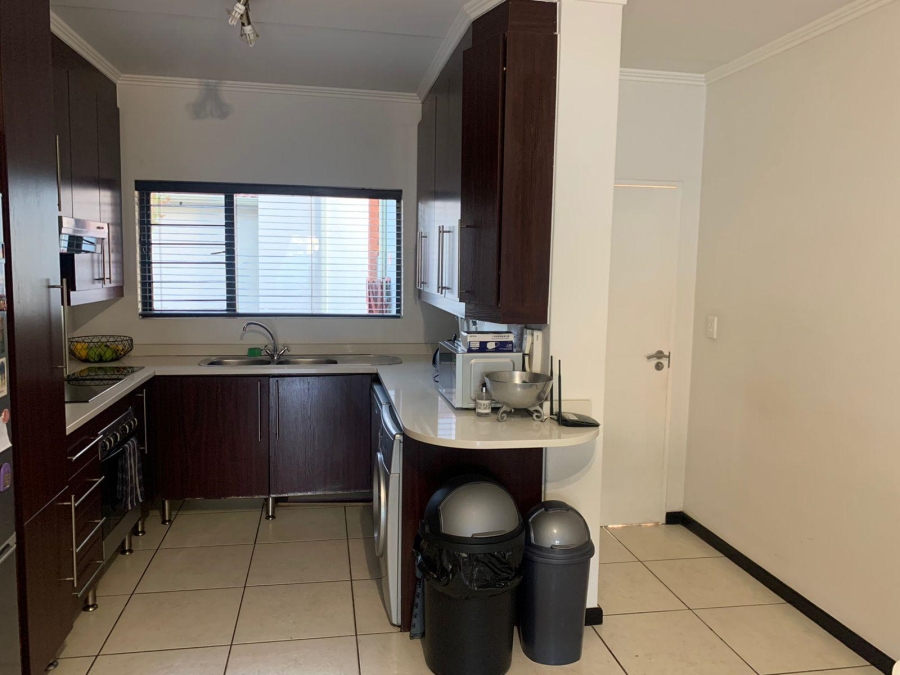 To Let 2 Bedroom Property for Rent in Greenstone Hill Gauteng