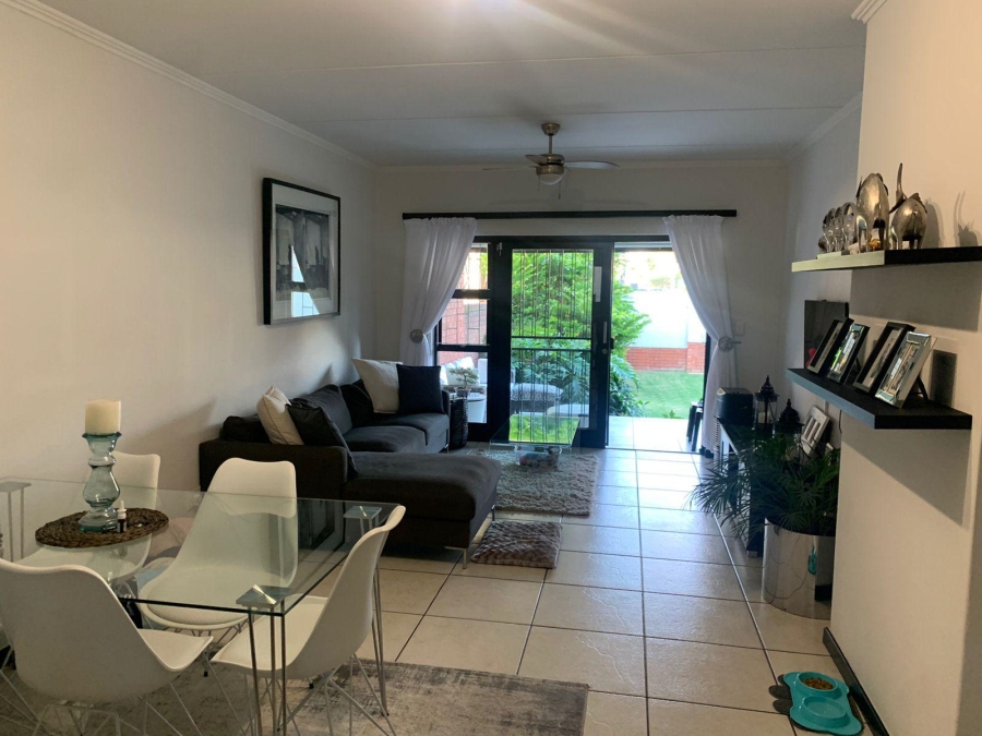 To Let 2 Bedroom Property for Rent in Greenstone Hill Gauteng