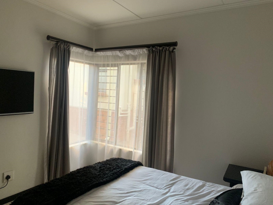 To Let 2 Bedroom Property for Rent in Greenstone Hill Gauteng