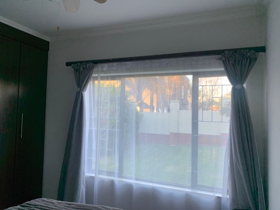 To Let 2 Bedroom Property for Rent in Greenstone Hill Gauteng