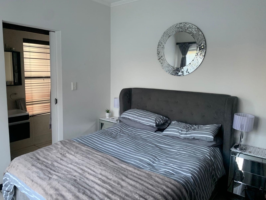 To Let 2 Bedroom Property for Rent in Greenstone Hill Gauteng
