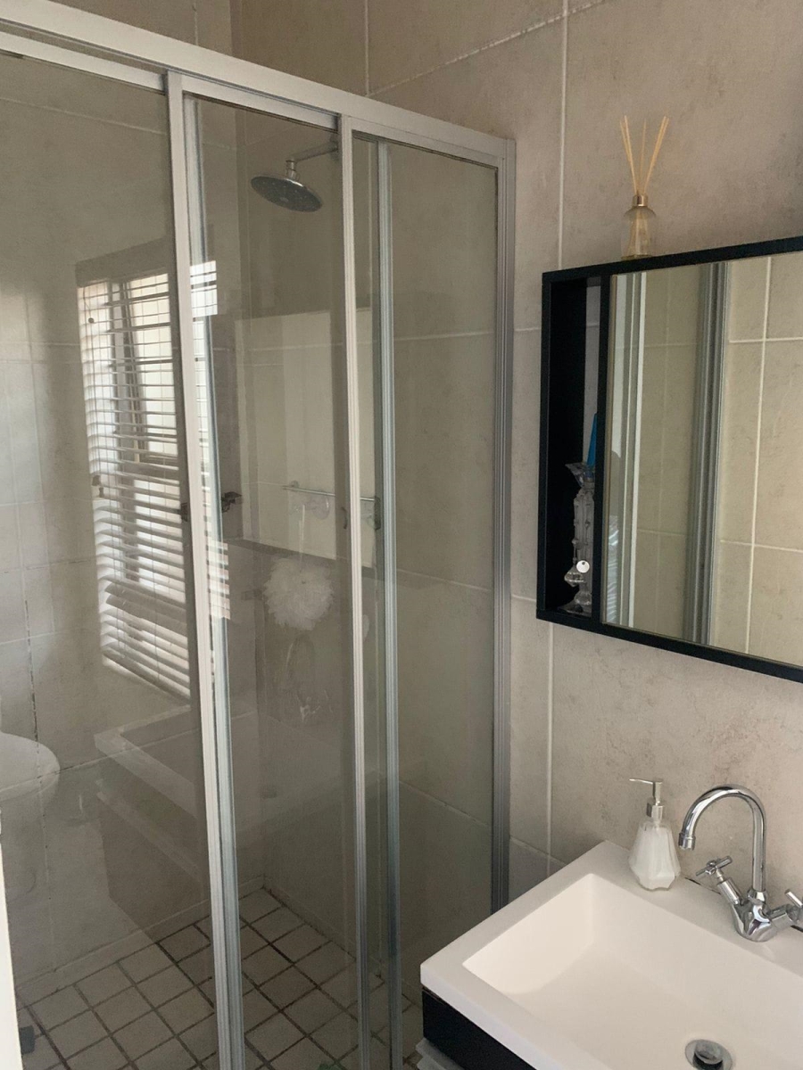 To Let 2 Bedroom Property for Rent in Greenstone Hill Gauteng