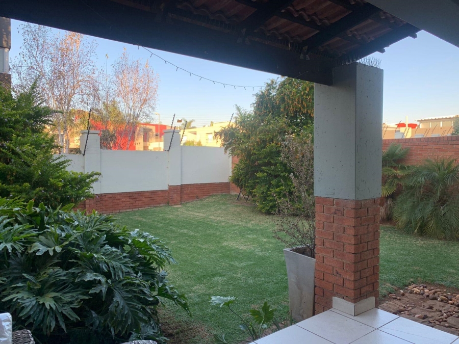 To Let 2 Bedroom Property for Rent in Greenstone Hill Gauteng