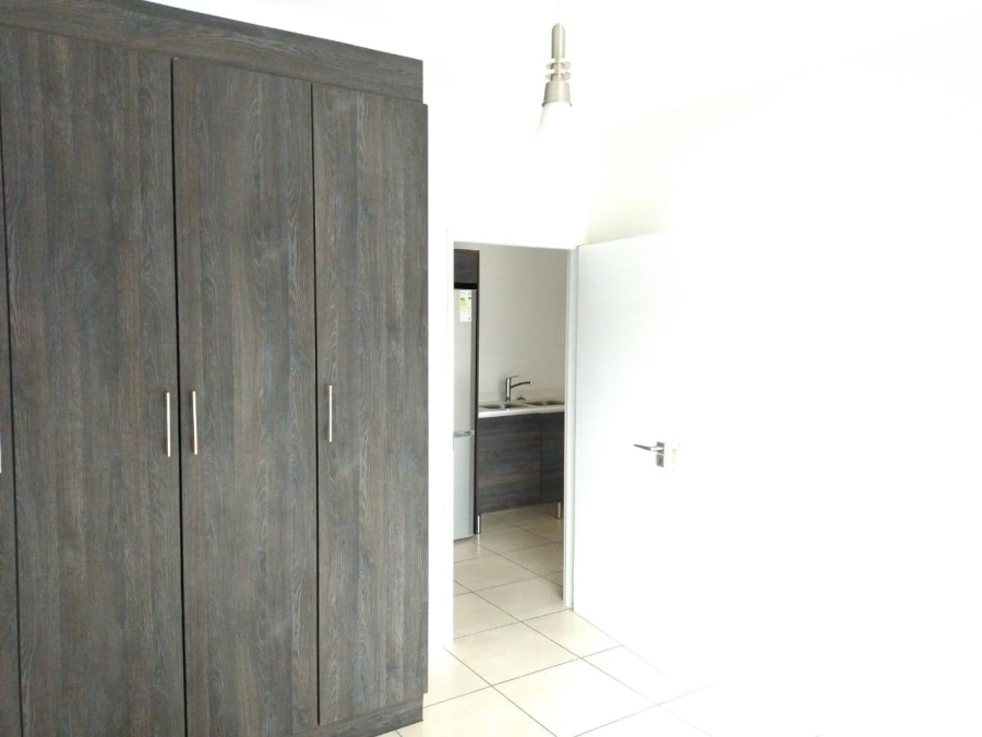 To Let 1 Bedroom Property for Rent in Olivedale Gauteng