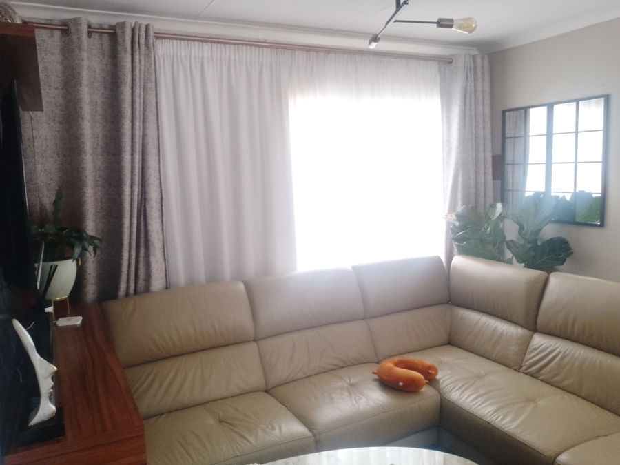 3 Bedroom Property for Sale in Windmill Park Gauteng