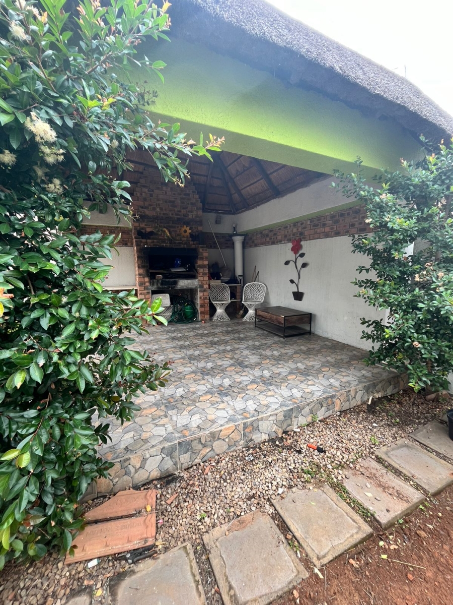 3 Bedroom Property for Sale in Windmill Park Gauteng