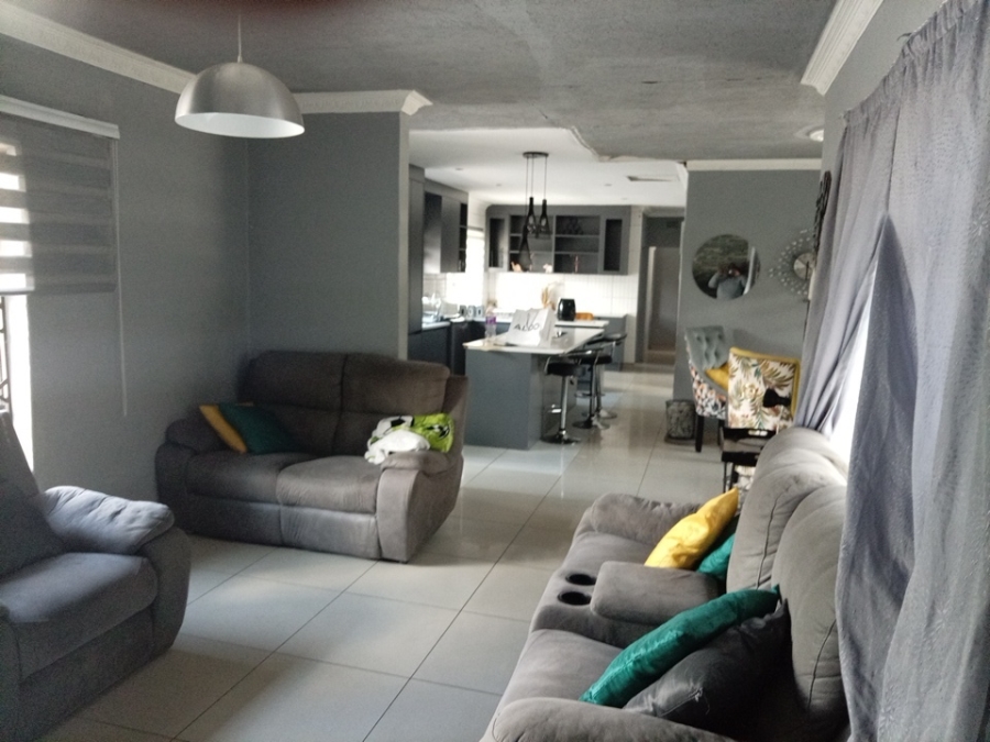 4 Bedroom Property for Sale in Crystal Park Gauteng