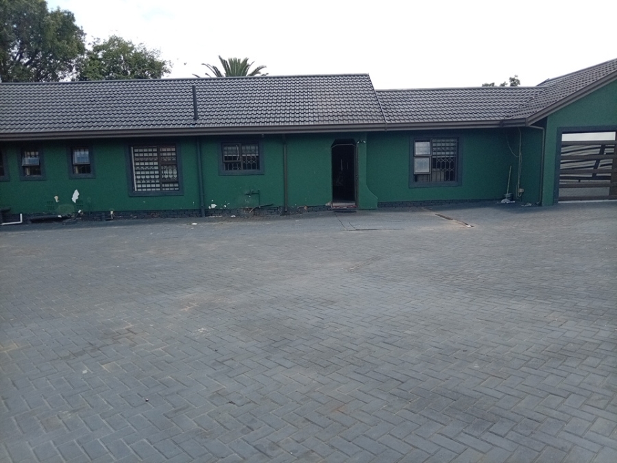 4 Bedroom Property for Sale in Crystal Park Gauteng