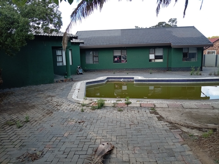 4 Bedroom Property for Sale in Crystal Park Gauteng