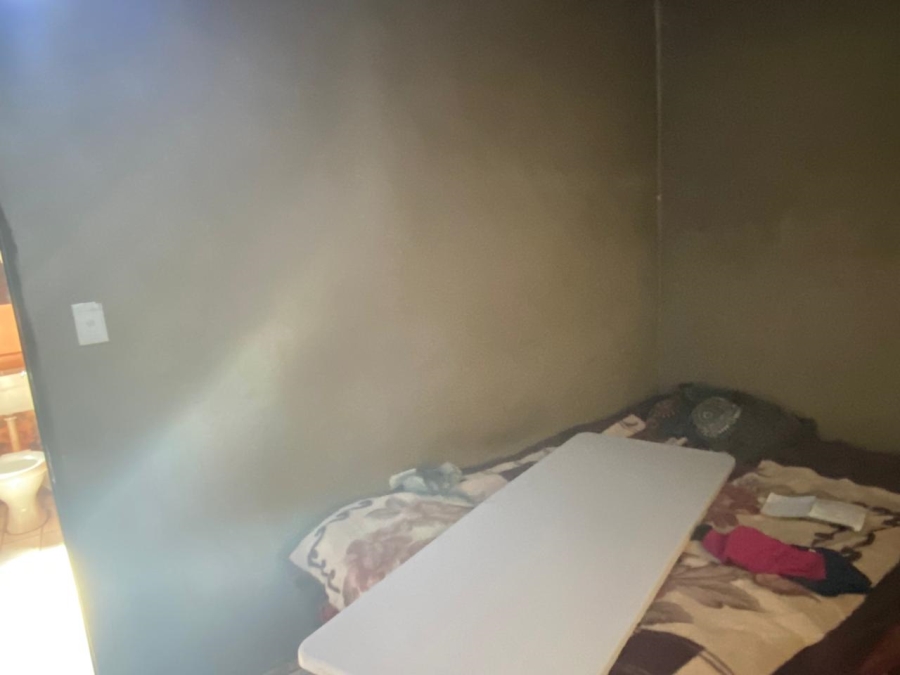 5 Bedroom Property for Sale in Zonkezizwe Gauteng