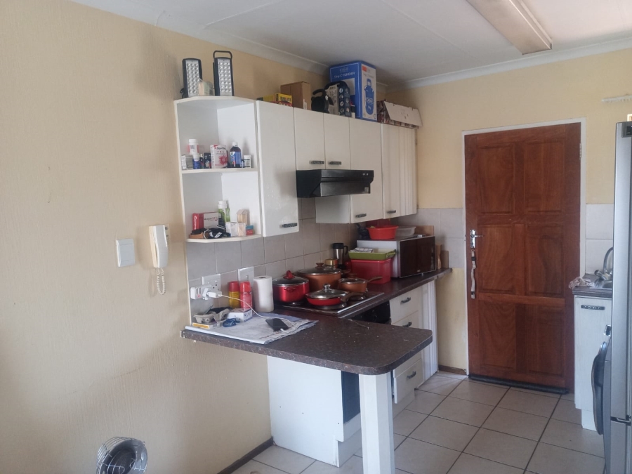 To Let 2 Bedroom Property for Rent in Honeydew Grove Gauteng