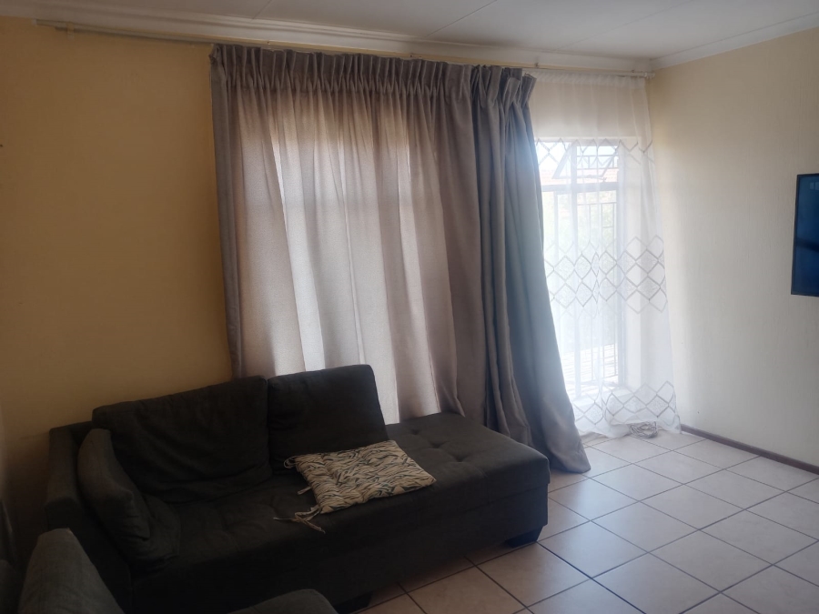 To Let 2 Bedroom Property for Rent in Honeydew Grove Gauteng