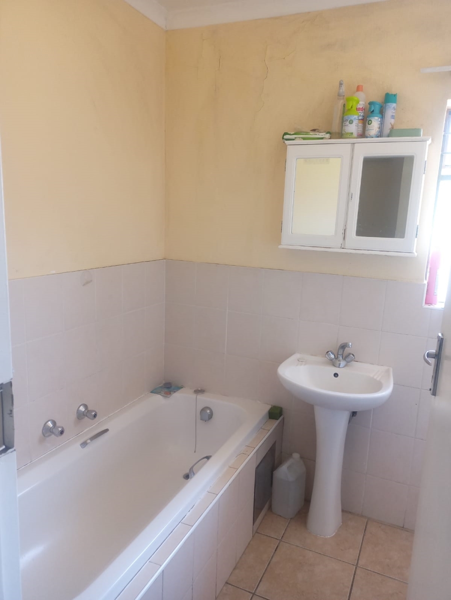 To Let 2 Bedroom Property for Rent in Honeydew Grove Gauteng