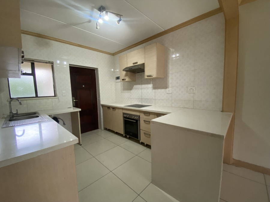 To Let 2 Bedroom Property for Rent in Fourways Gauteng