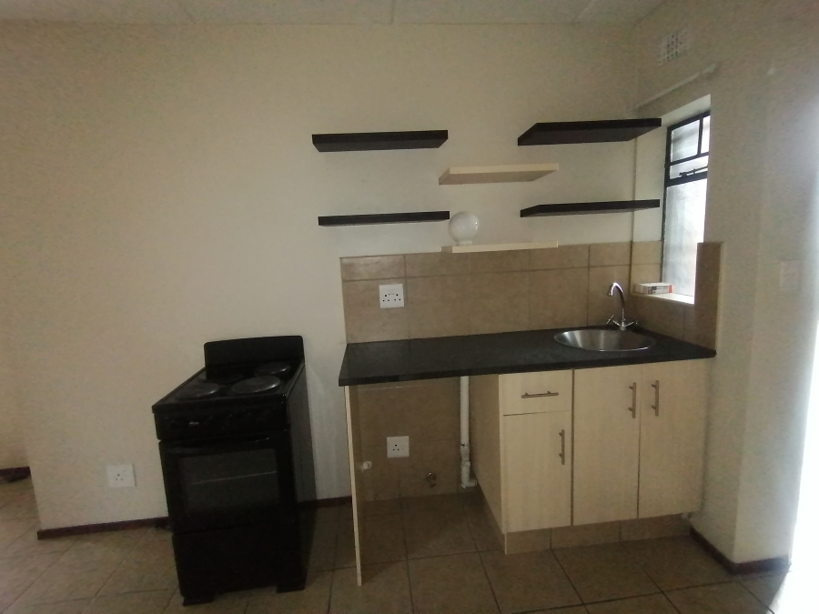 1 Bedroom Property for Sale in Noordwyk Gauteng