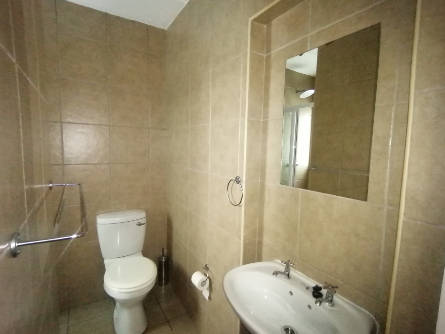 1 Bedroom Property for Sale in Noordwyk Gauteng
